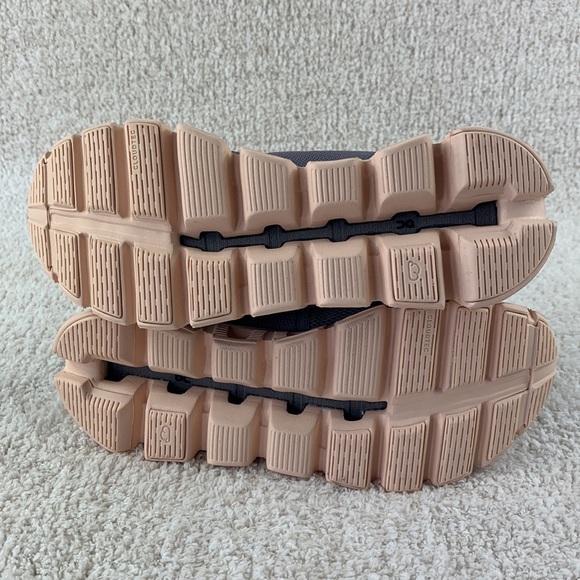 ON RUNNING CLOUD 5 - Picture 6 of 8